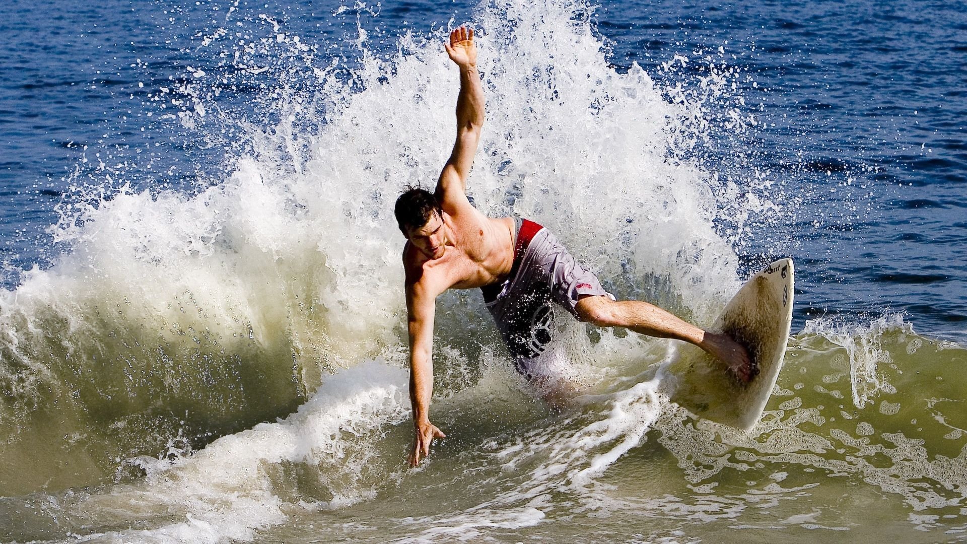 从鹈鹕掀翻勇士到爱德华兹接管世界杯，跨越赛场的王者叙事